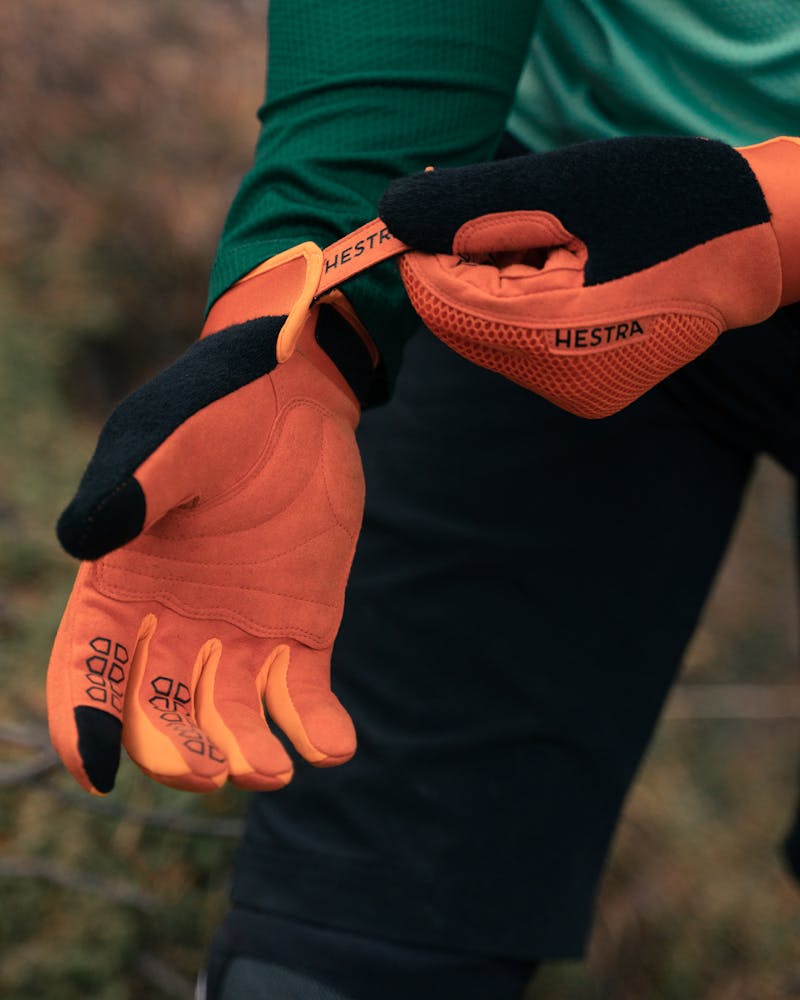 Bike Long Sr. 5-finger in the color Orange (2 of 11)