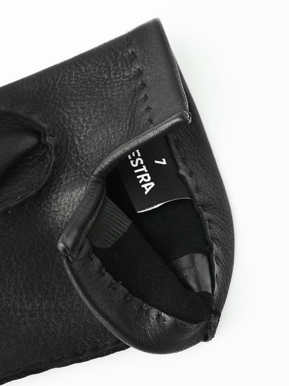 Svart handsydd skinnhandske i hjortskinn
(5 av 5)