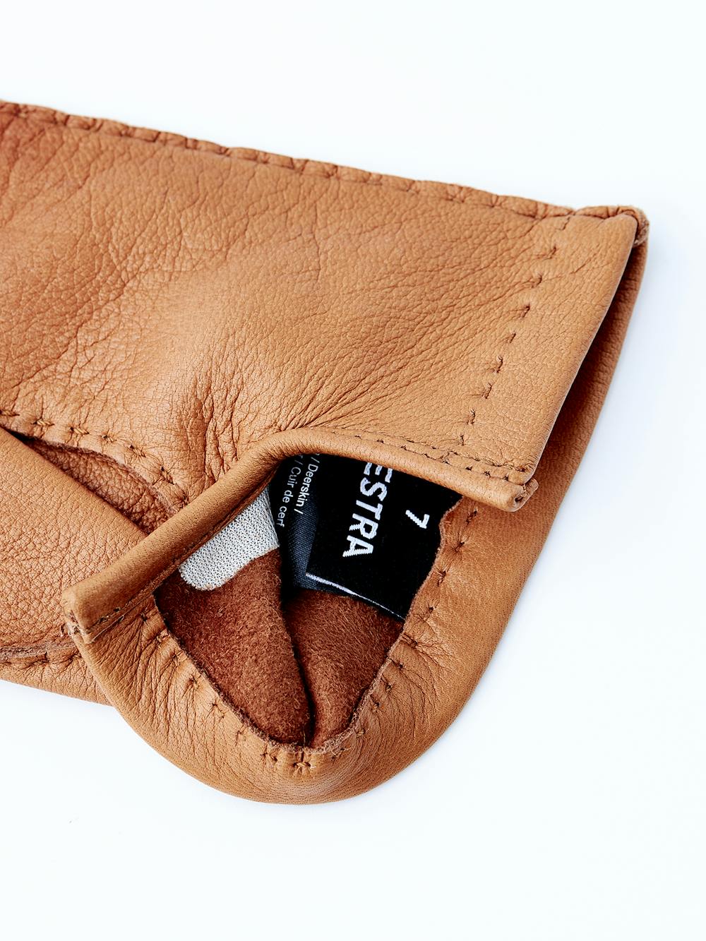 Ljusbrun handsydd skinnhandske i hjortskinn
(3 av 4)