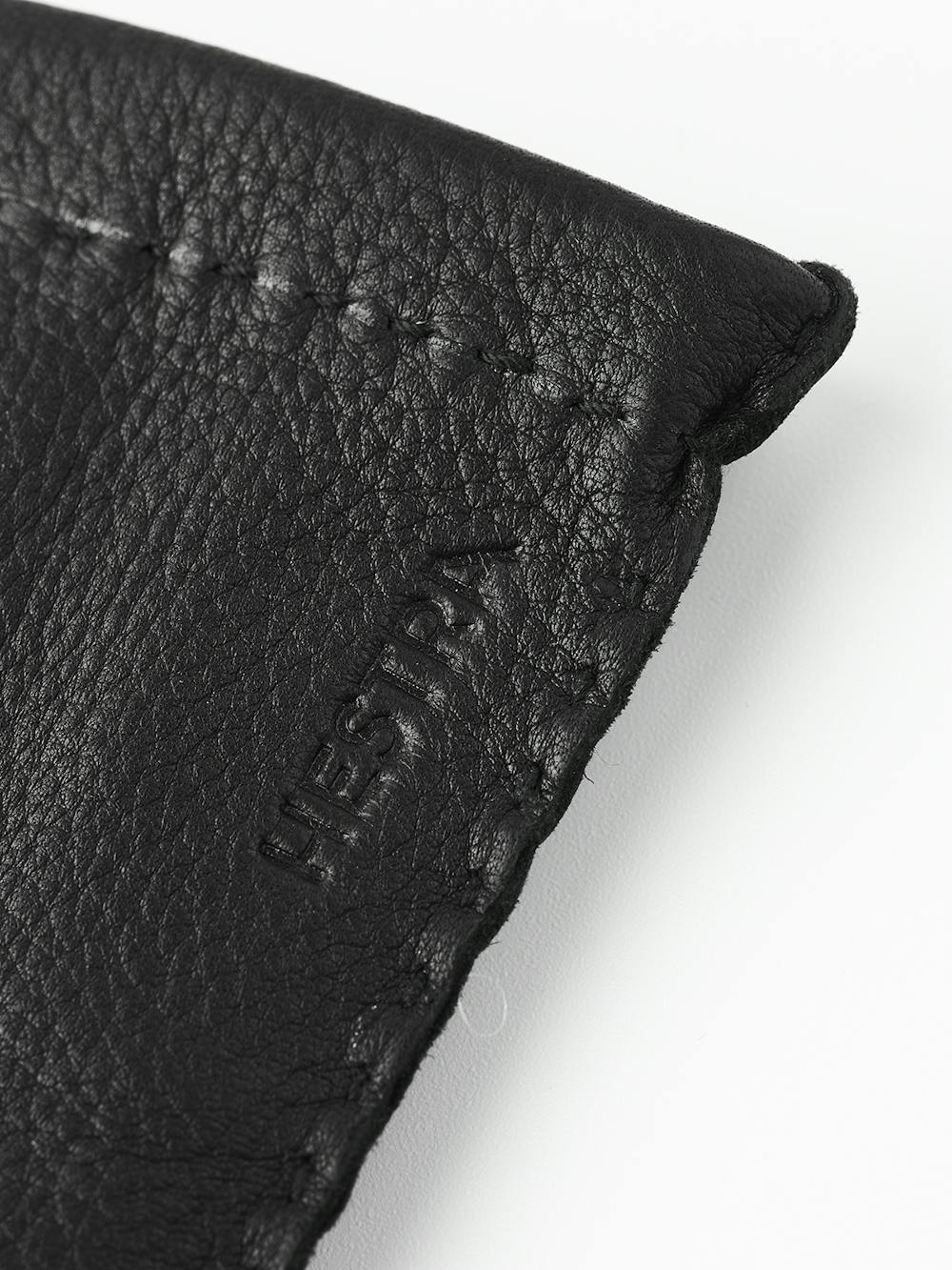 Svart handsydd skinnhandske i hjortskinn
 (3 av 5)