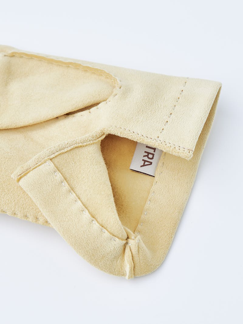 Chamois Handsewn Unlined in the color Natural yellow (3 of 4)