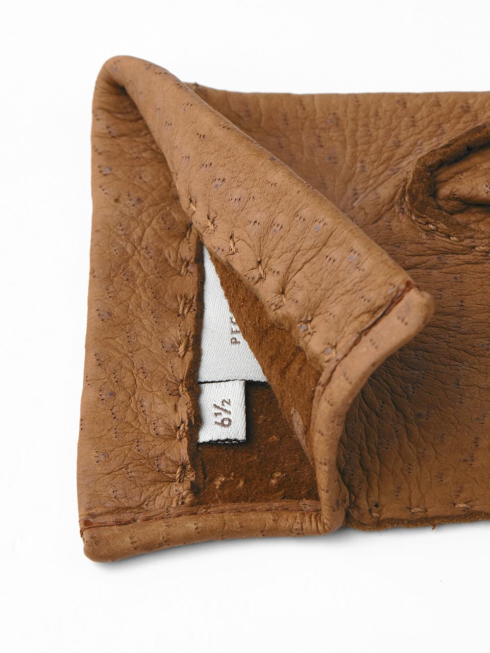 Hellbrauner handgenähter Lederhandschuh aus Peccaryleder
(4 oder 4)