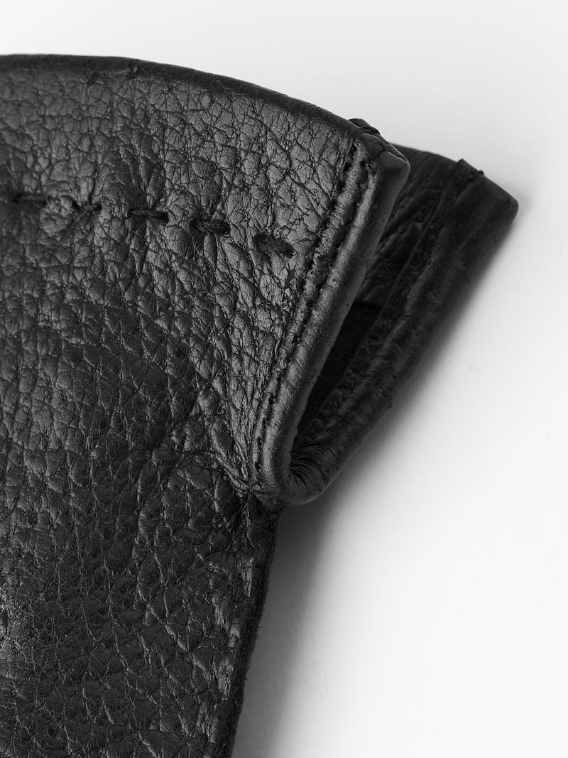 Black hand-sewn glove in peccary leather (3 of 4)