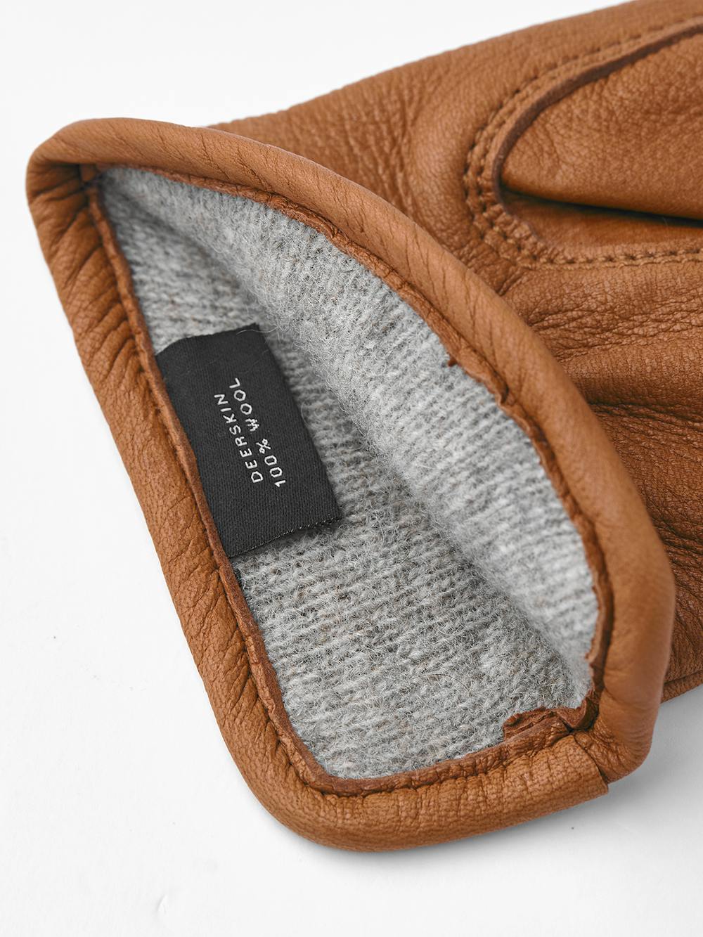 Light brown machine-sewn deerskin glove
(5 of 5)