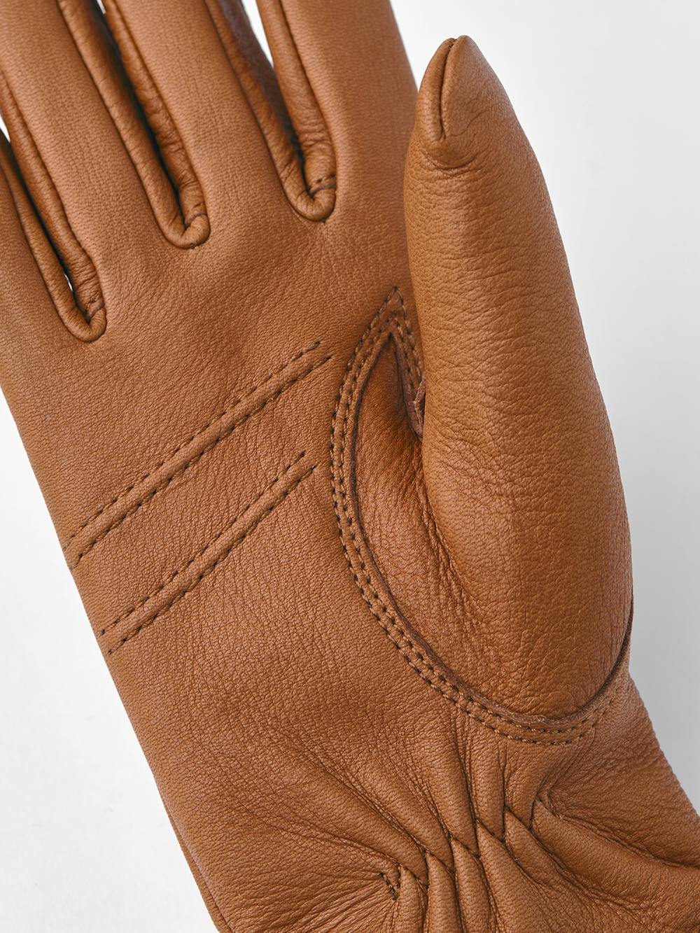 Light brown machine-sewn deerskin glove
(4 of 5)