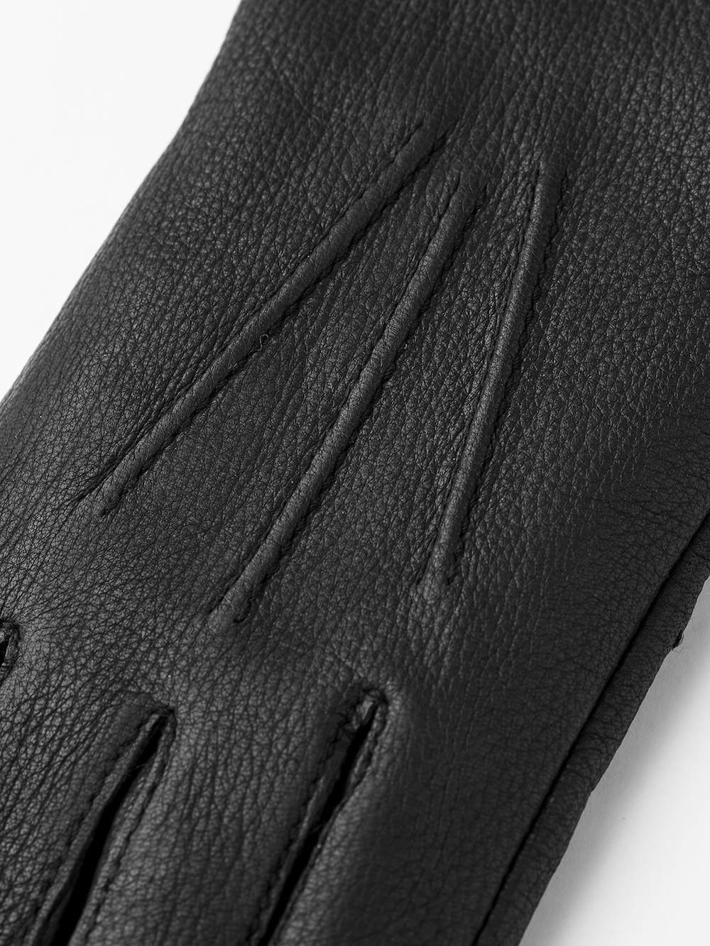 Black machine-sewn deerskin glove
(3 of 6)