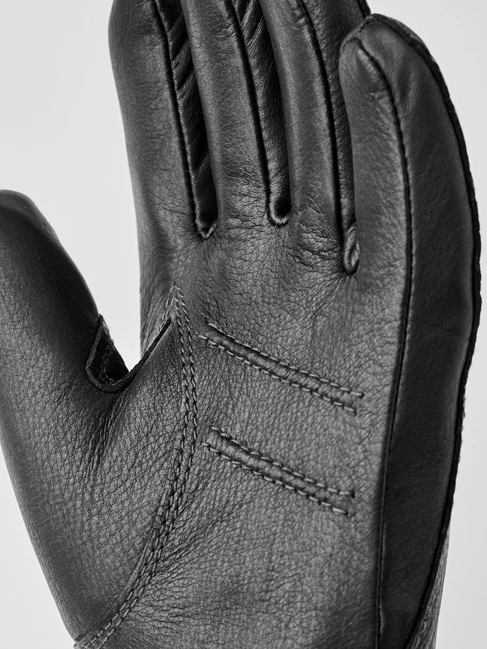 Deerskin Primaloft in the color Black (2 of 3)