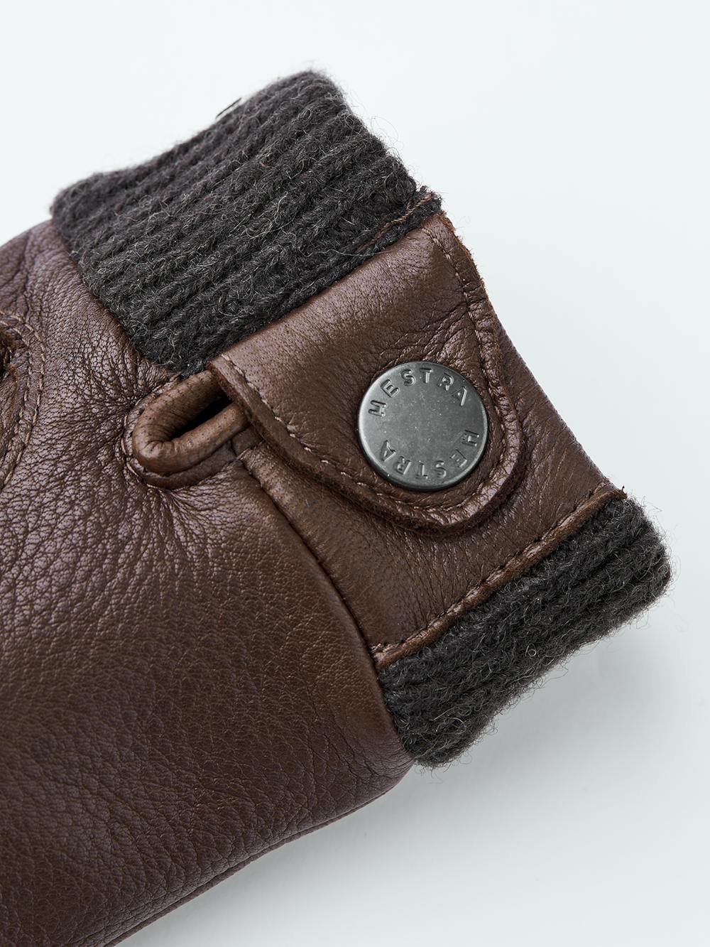 Brown leather glove in deerskin with knitted cuff.
 (2 of 3)