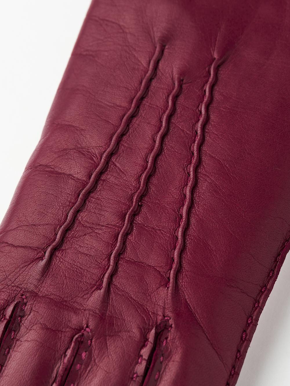 Dark red handsewn glove in hairsheep leather.
(2 of 3)