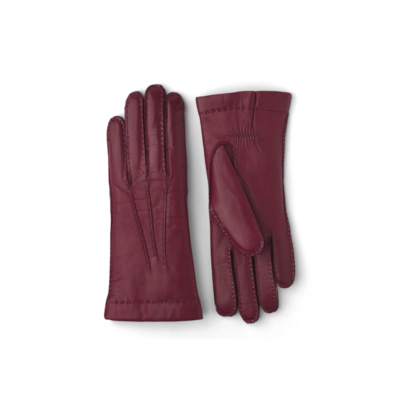 Dark red handsewn glove in hairsheep leather.
(4 of 4)