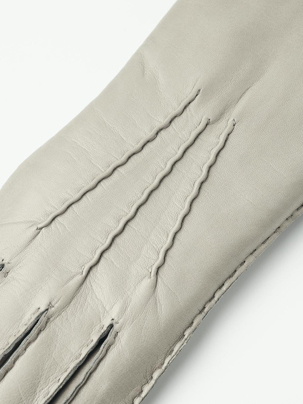 Light gray hand-sewn hairsheep leather glove
(2 of 5)