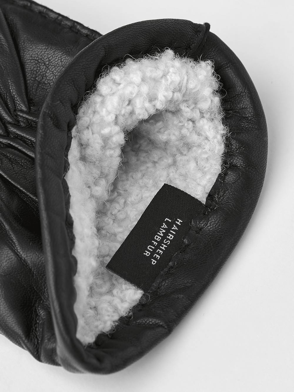 Svart handsydd skinnhandske i lammnappa
 (4 av 4)