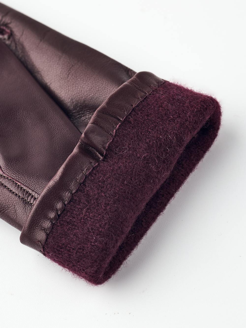 Vinröd maskinsydd skinnshandske i lammnappa
(5 av 5)