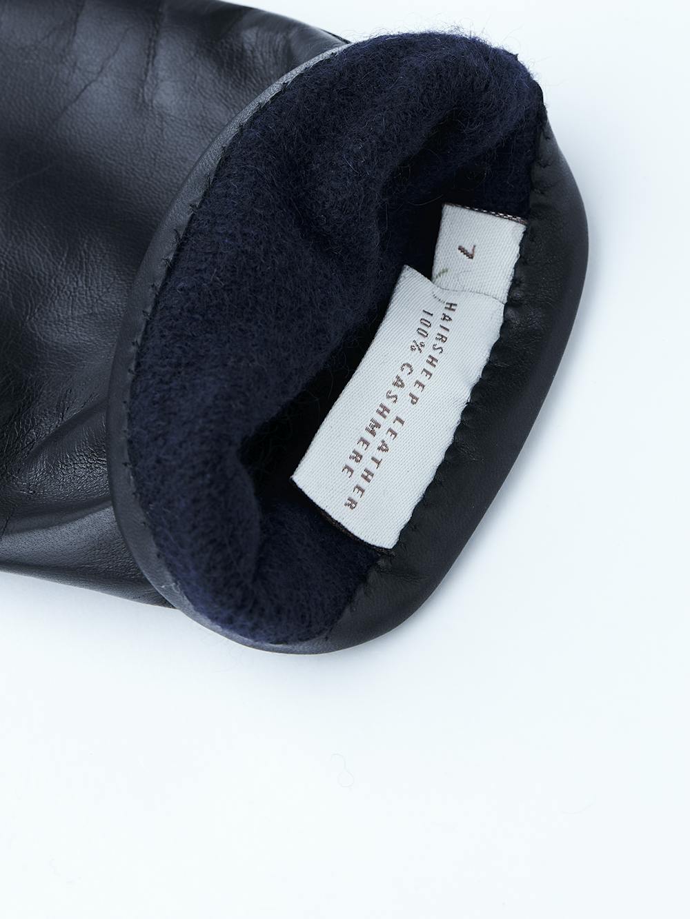 Mörkblå maskinsydd skinnhandske i lammnappa
 (2 av 2)