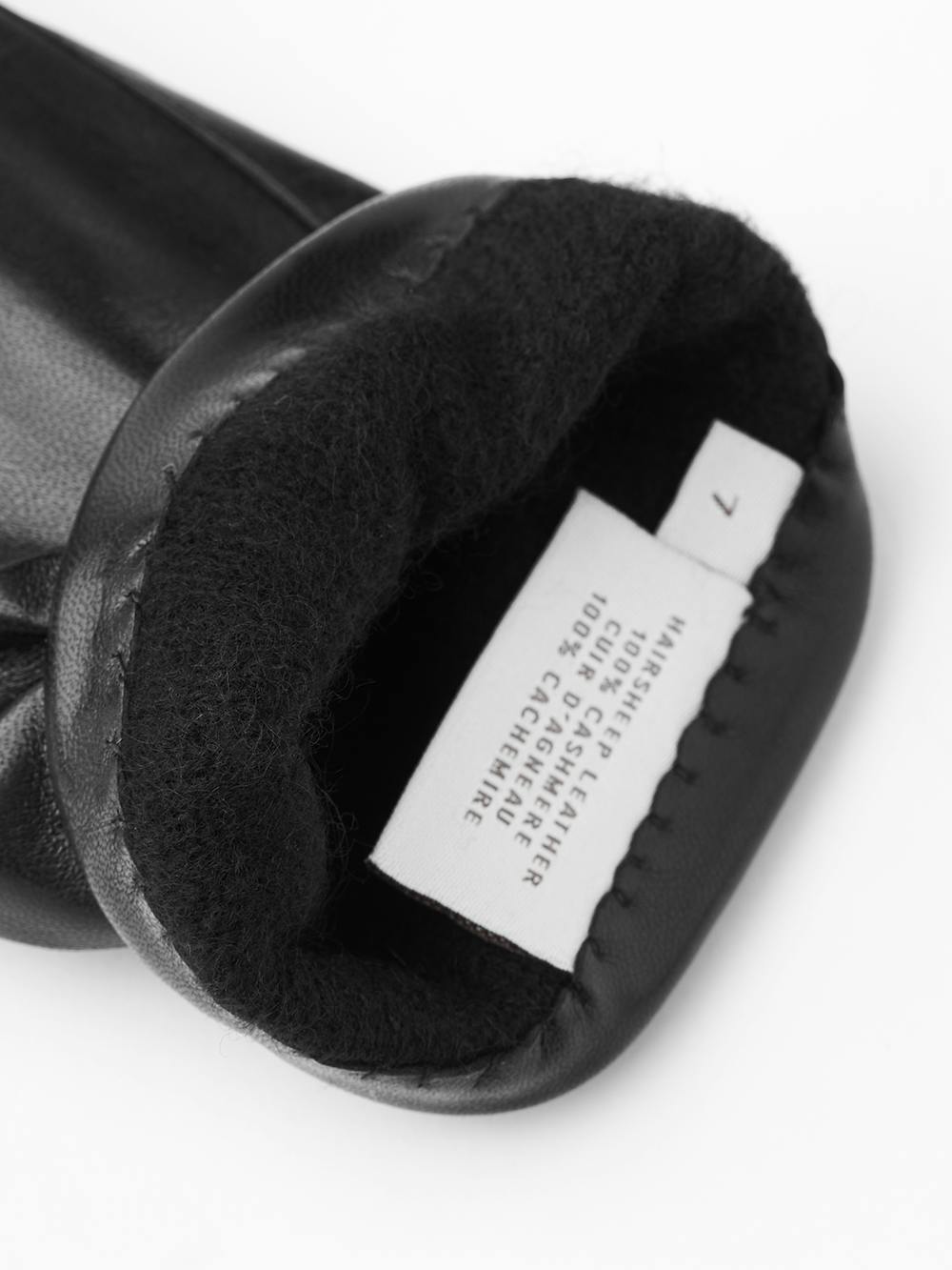 Schwarzer maschinengenähter Lederhandschuh aus Haarschafleder
(2 oder 2)