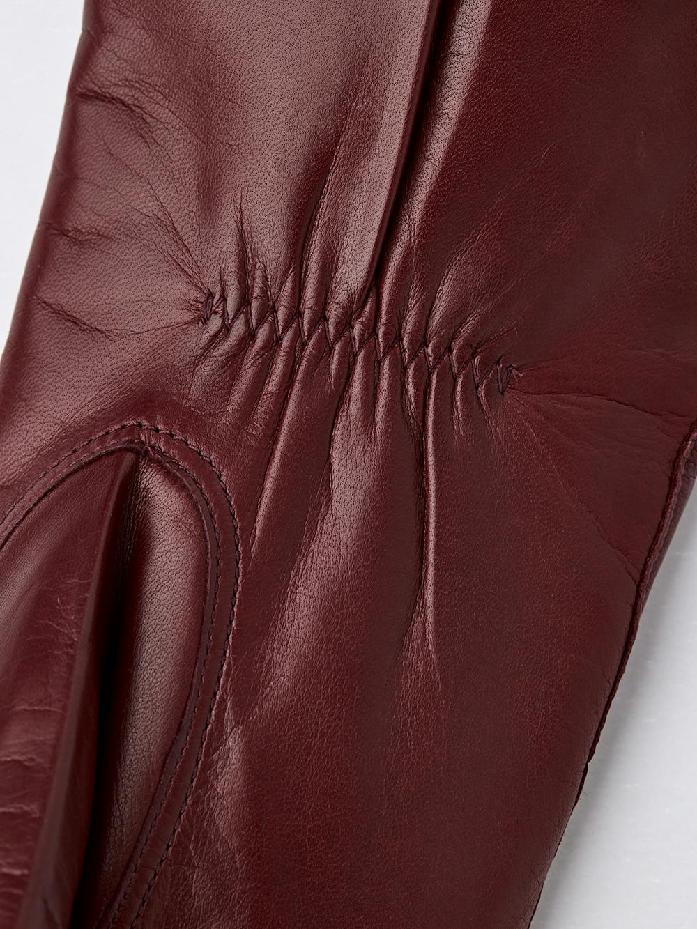 Dark red machine-sewn hairsheep leather glove
(2 of 4)