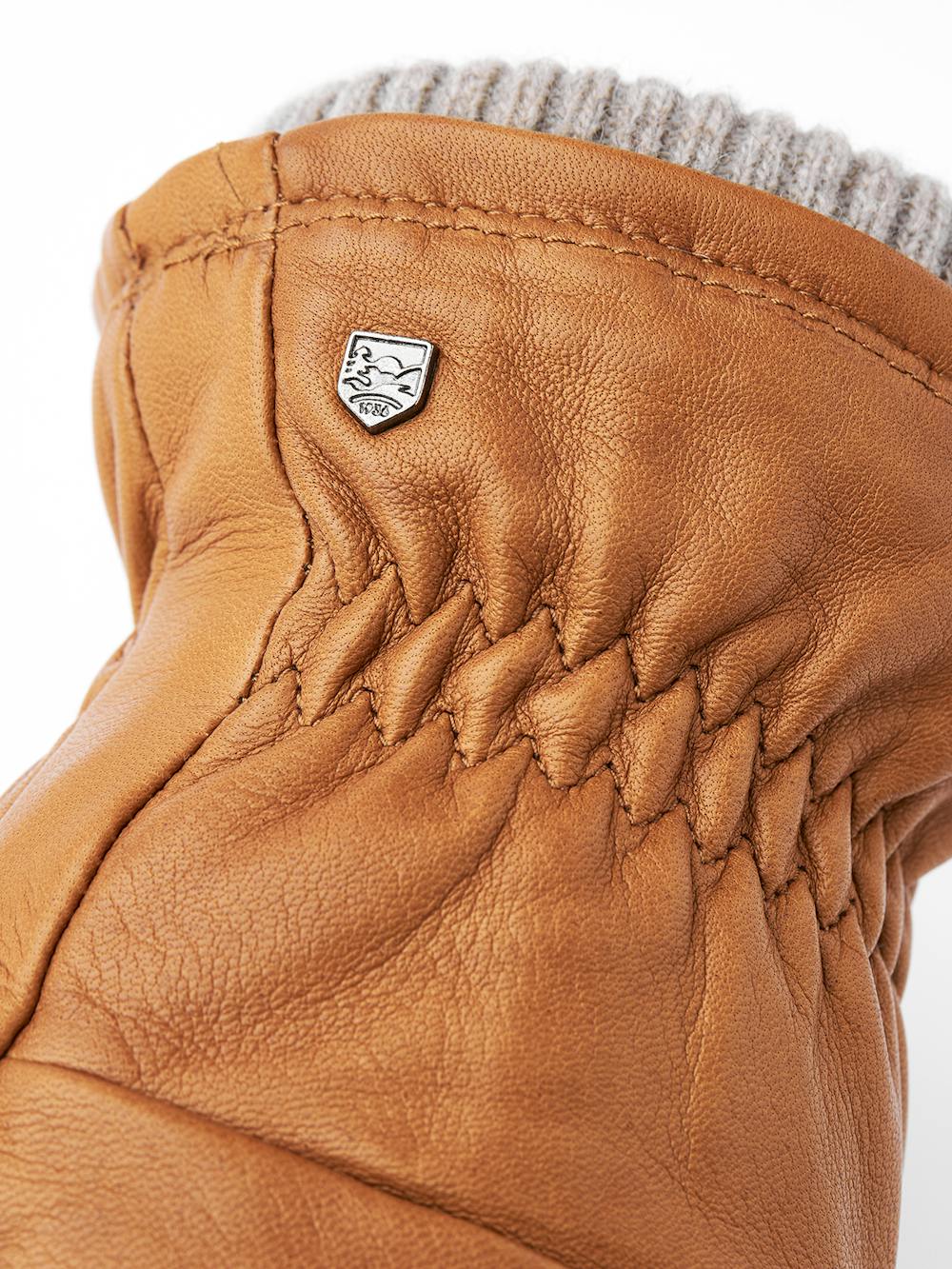 Light brownish-yellow hairsheep leather mitten with short knitted cuff
(3 of 4)