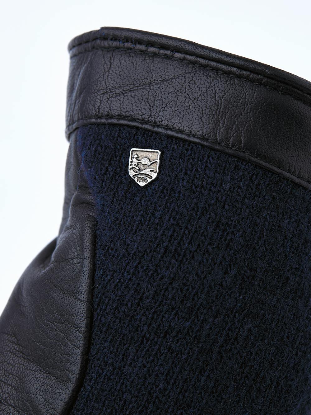 Black hairsheep leather glove with wool jersey back
(3 of 3)