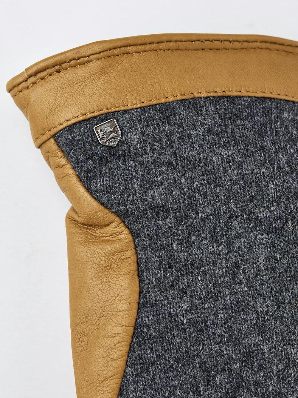 Dark beige hairsheep leather glove with knitted gray wool jersey back
(2 of 4)