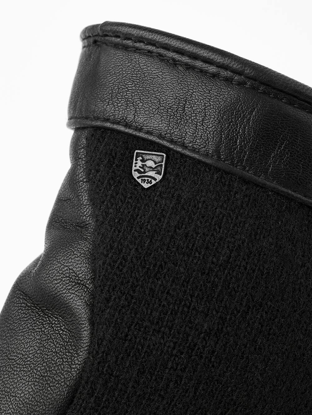 Schwarzer Lederhandschuh aus Haarschafleder mit Oberhand aus gestricktem Wolljersey
 (3 oder 3)