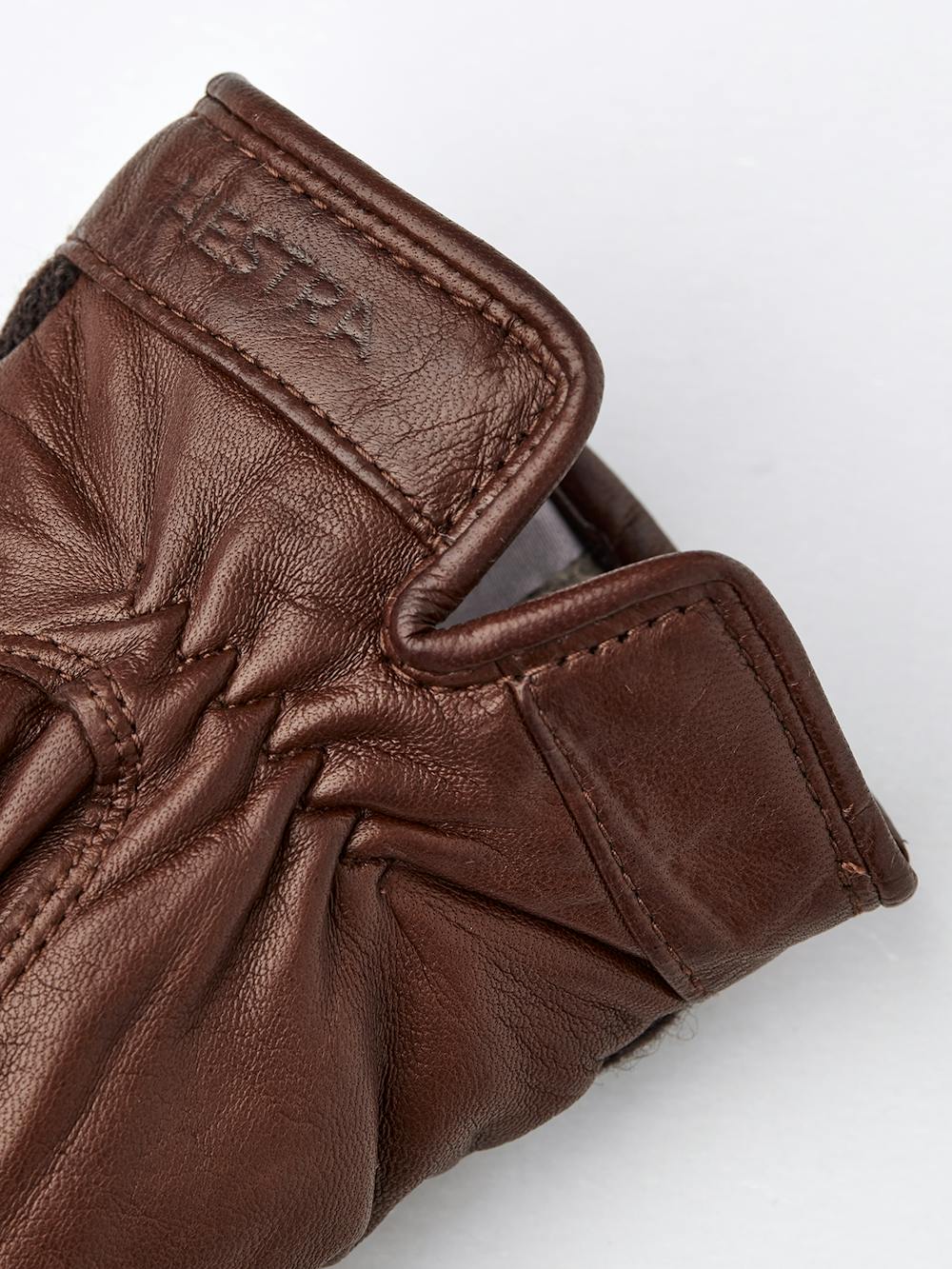 Brown hairsheep leather glove with knitted dark brown wool jersey back
(3 of 4)
