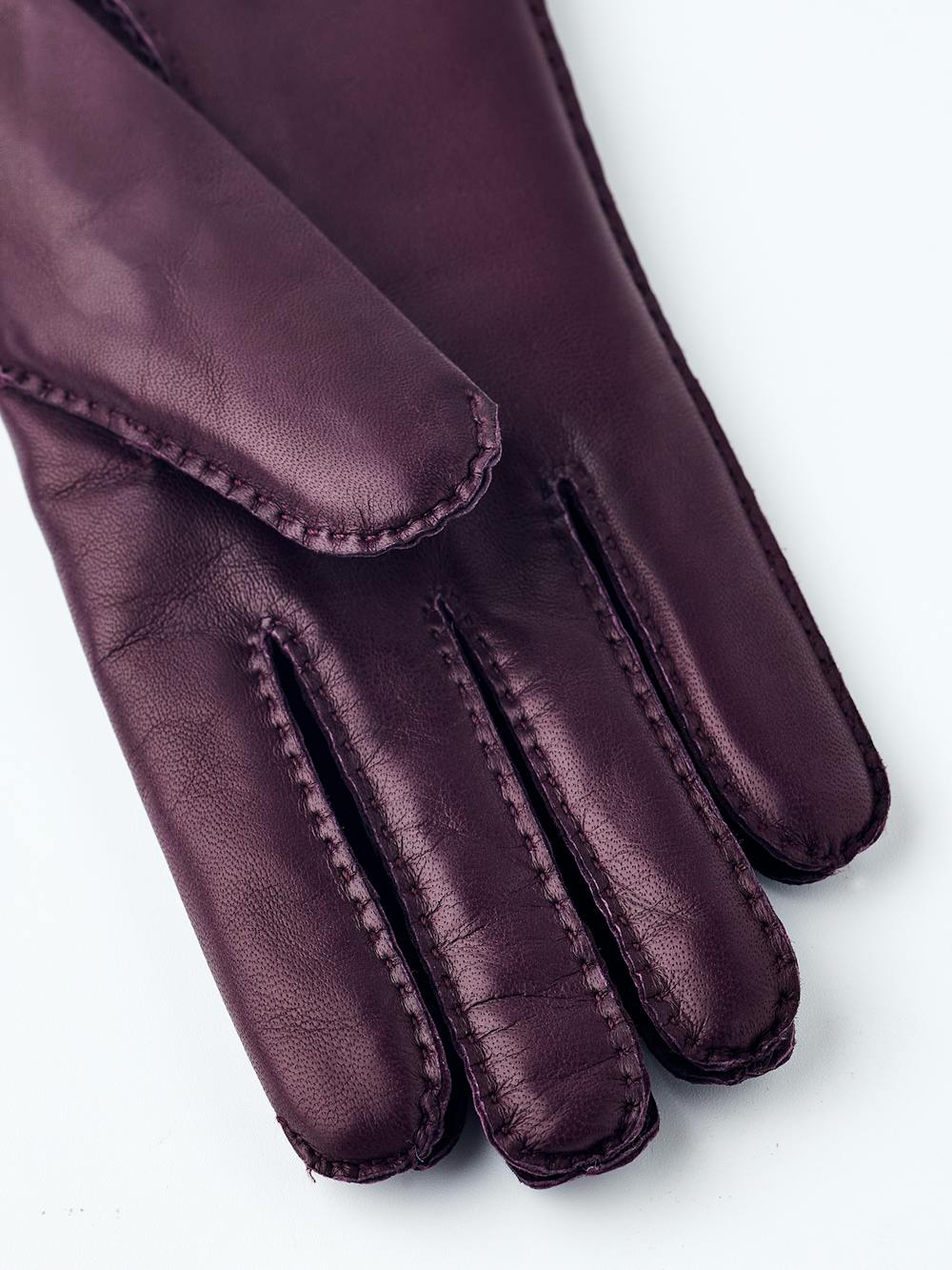 Dunkelvioletter handgenähter Lederhandschuh aus Haarschafleder
(3 oder 6)