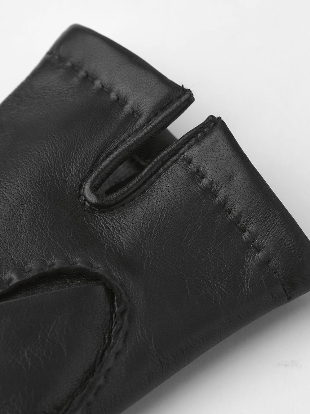 Black hand-sewn hairsheep leather glove
 (5 of 5)