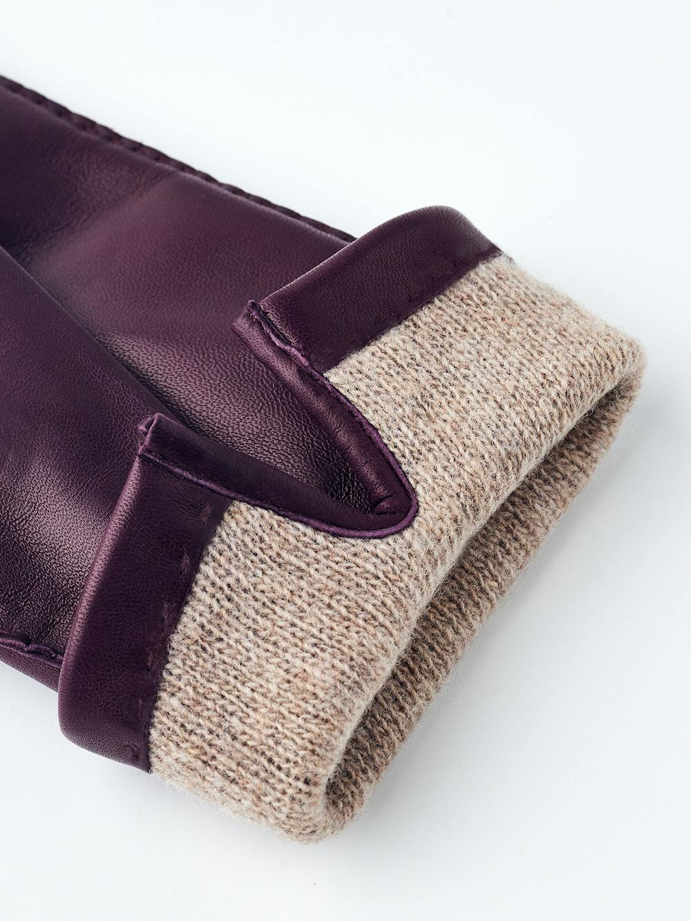 Dunkelvioletter handgenähter Lederhandschuh aus Haarschafleder
(6 oder 6)