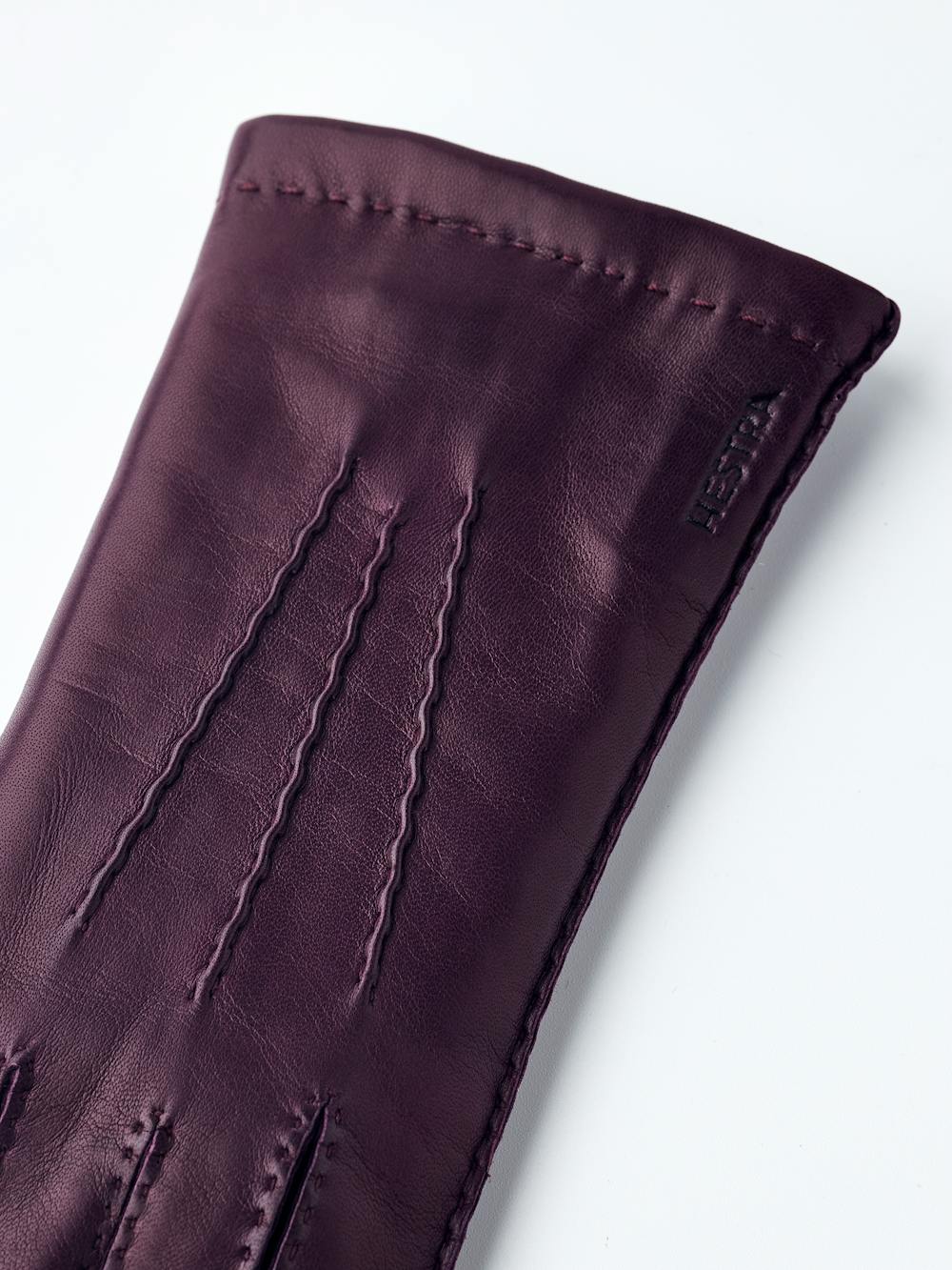 Dunkelvioletter handgenähter Lederhandschuh aus Haarschafleder
(4 oder 6)