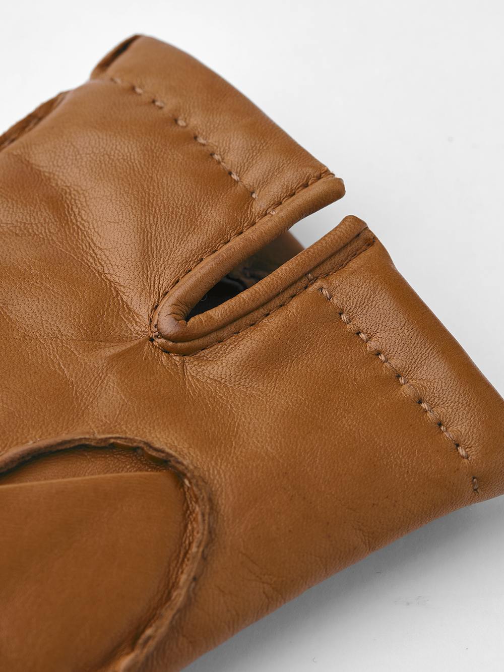 Goldbrauner handgenähter Lederhandschuh aus Haarschafleder
(4 oder 5)