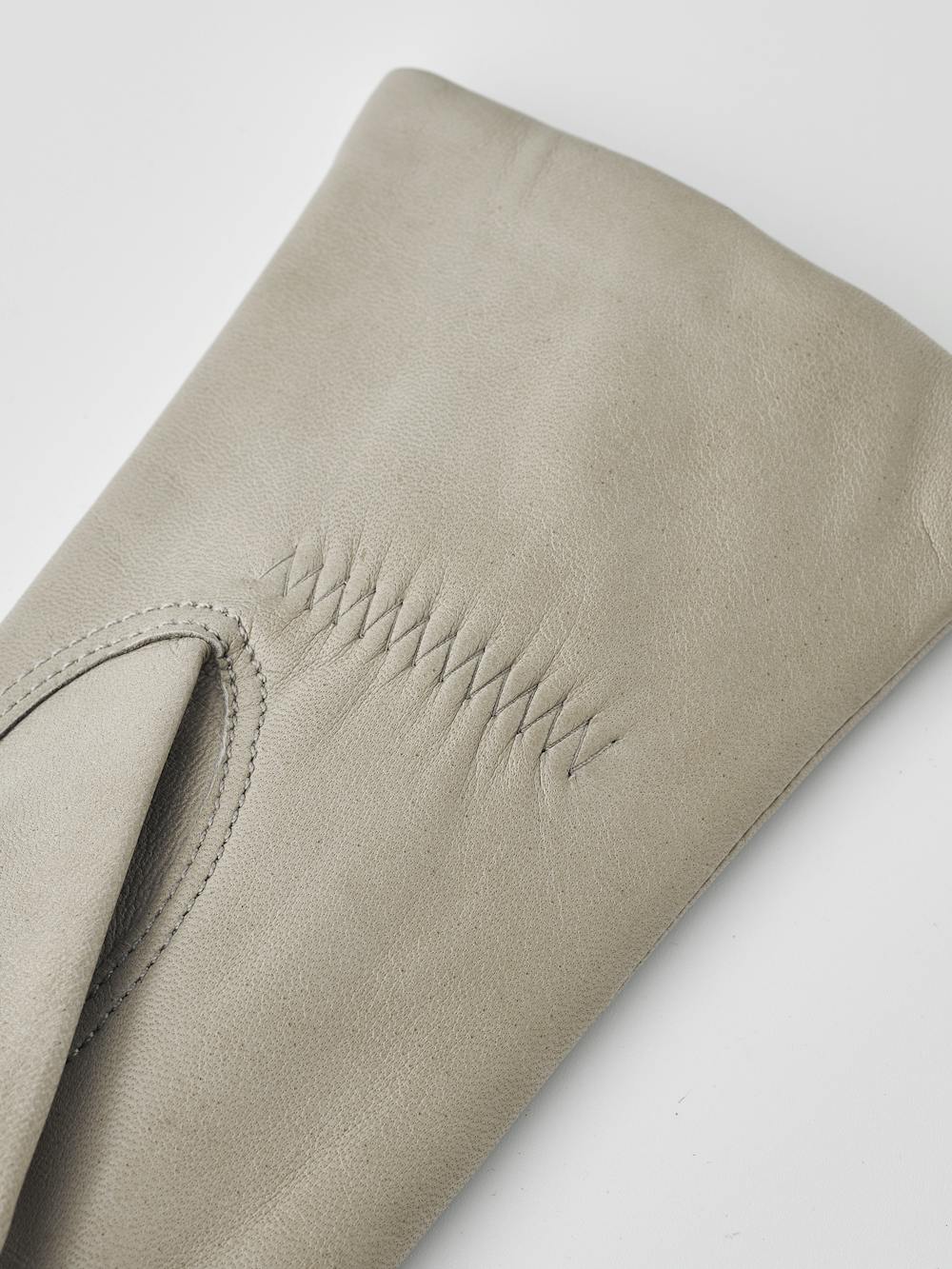 Light gray machine-sewn hairsheep leather glove
 (5 of 7)