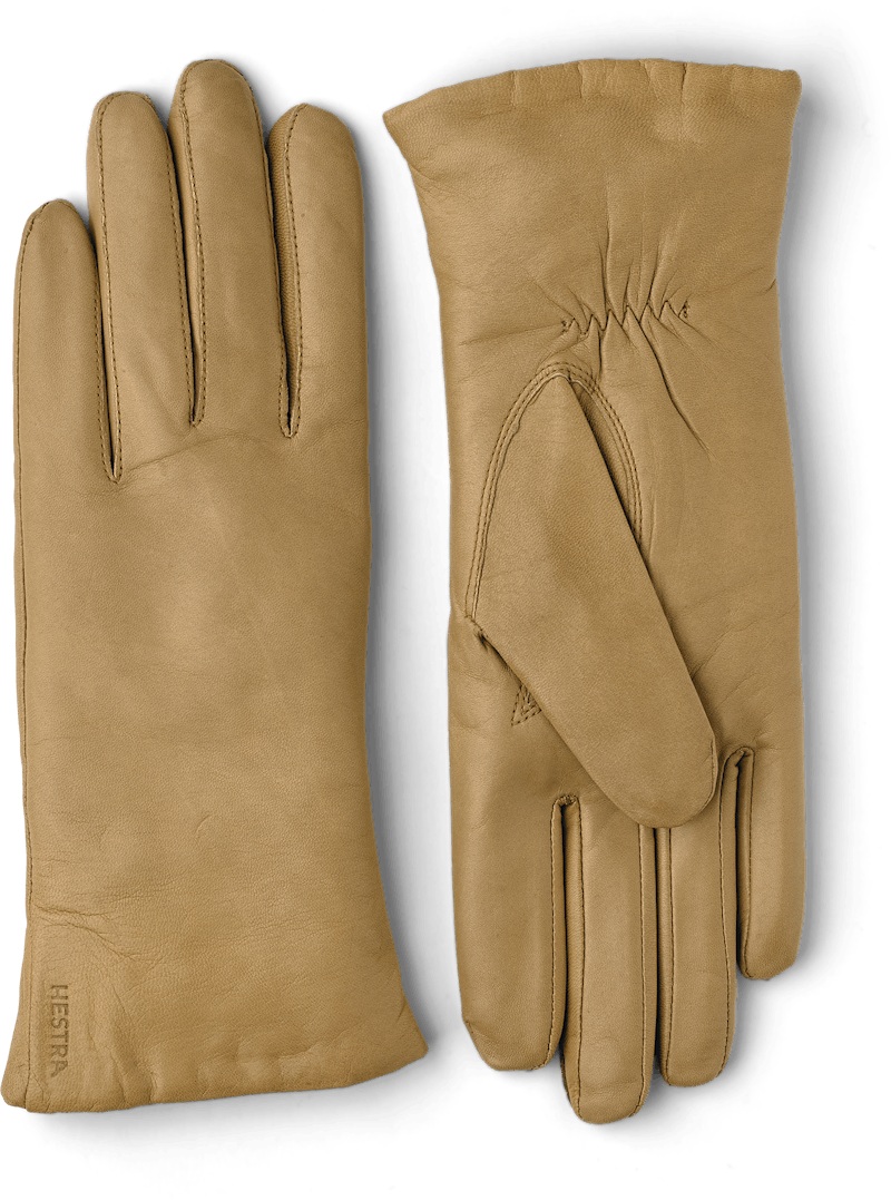 Elisabeth i färgen Kamel (1 av 3)