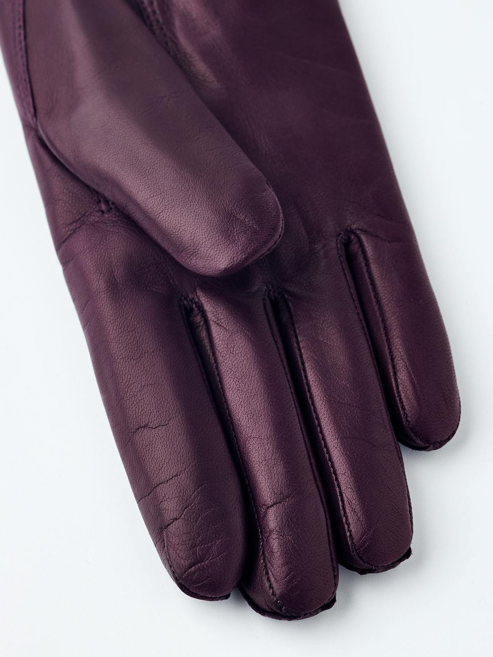 Dark purple machine-sewn hairsheep leather glove
(3 of 6)