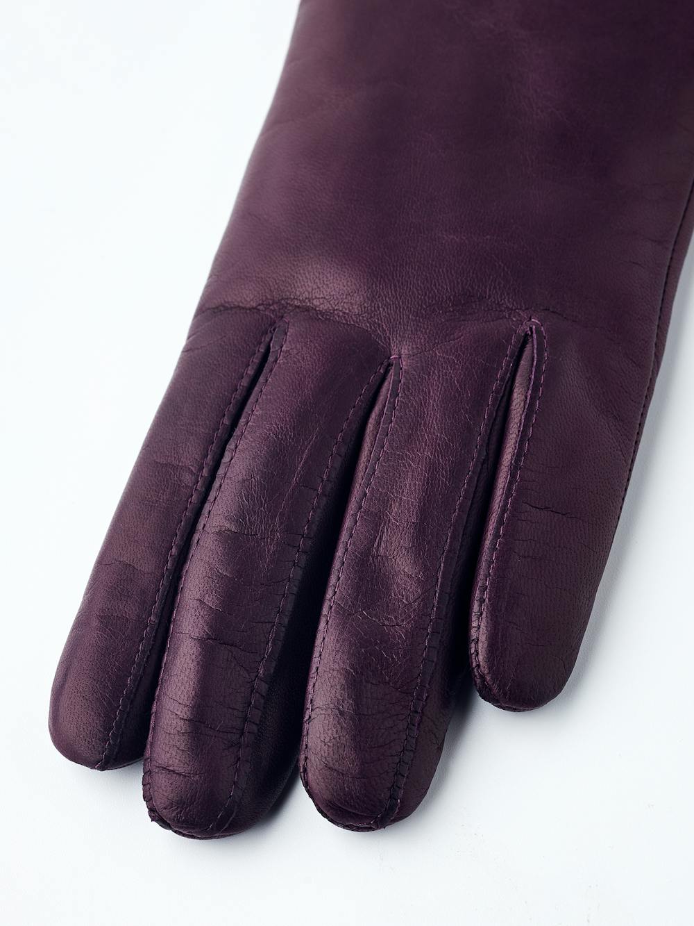 Dark purple machine-sewn hairsheep leather glove
(2 of 6)