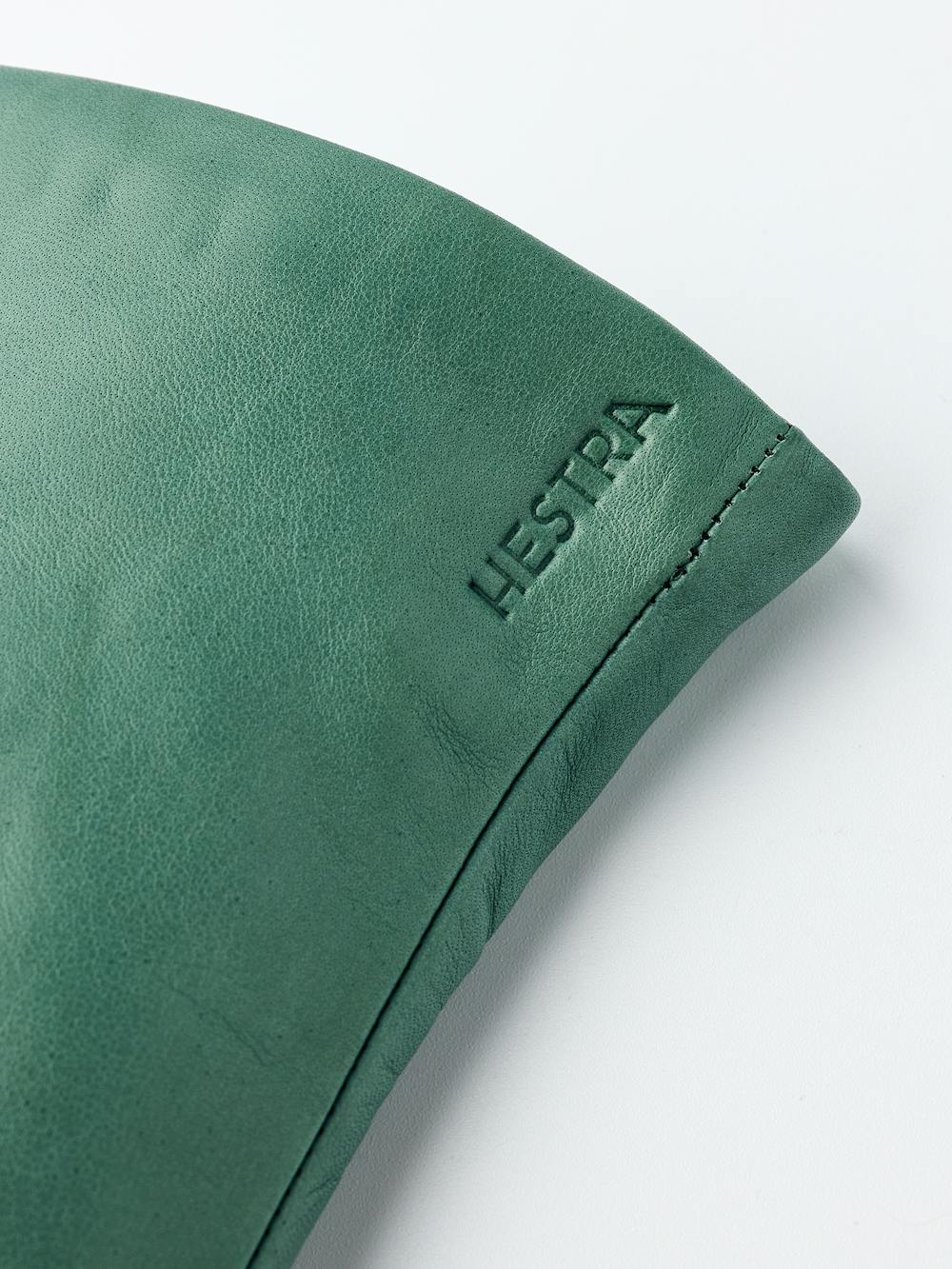 Silvergrön maskinsydd skinnhandske i lammnappa
 (4 av 6)