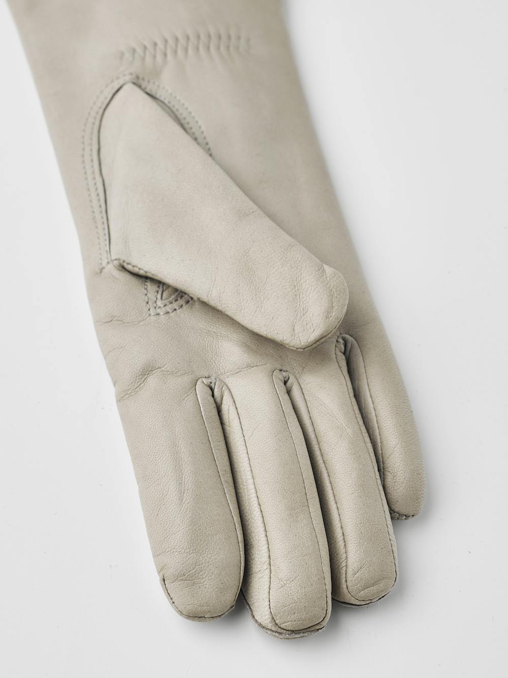 Light gray machine-sewn hairsheep leather glove
(4 of 7)