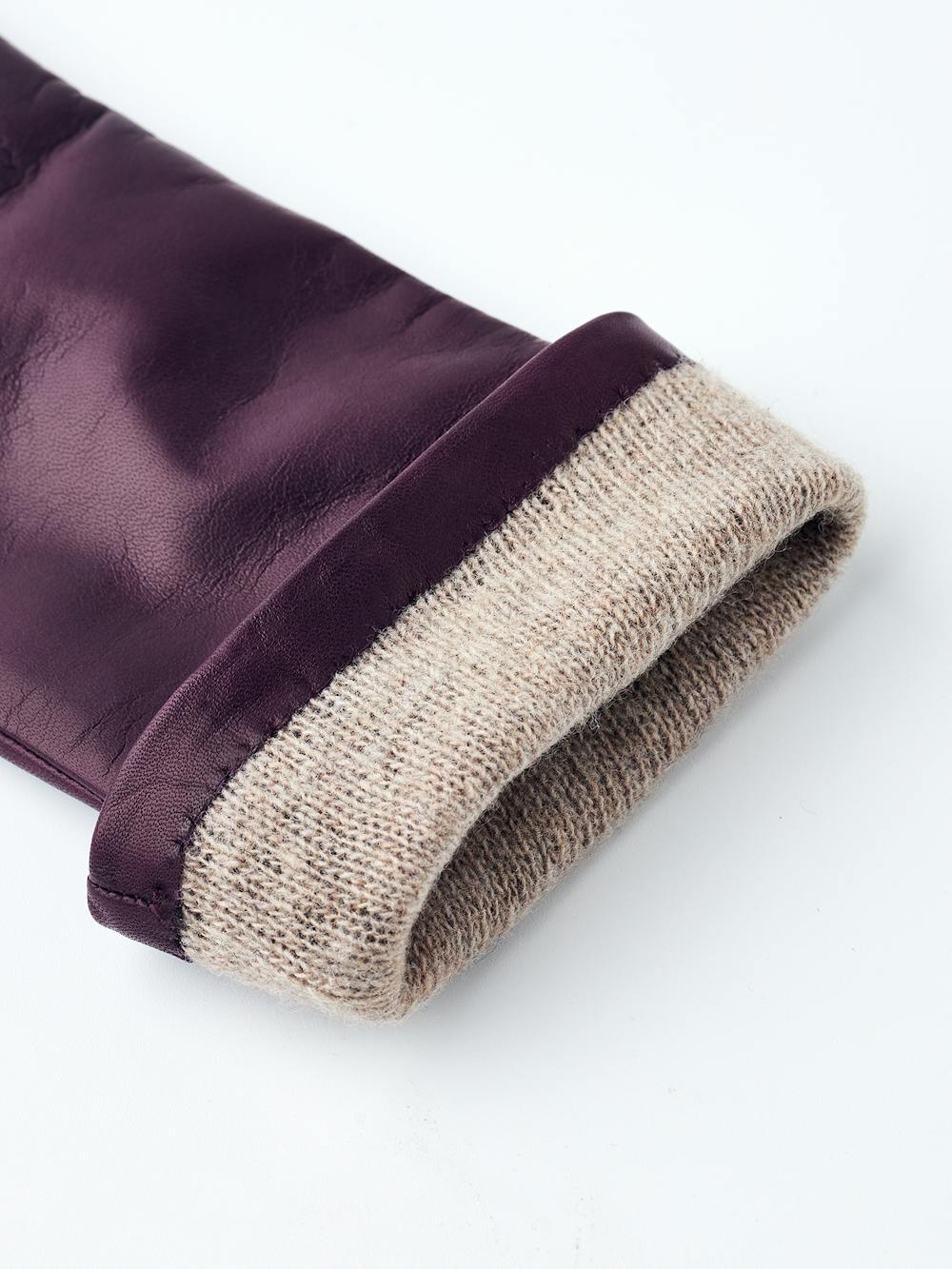 Dark purple machine-sewn hairsheep leather glove
(6 of 6)