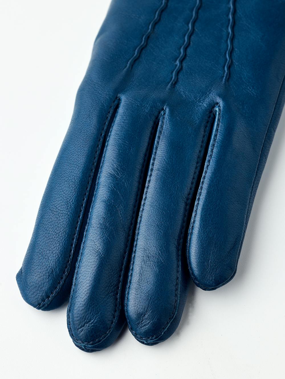 Midnight blue machine-sewn hairsheep leather glove
(4 of 6)