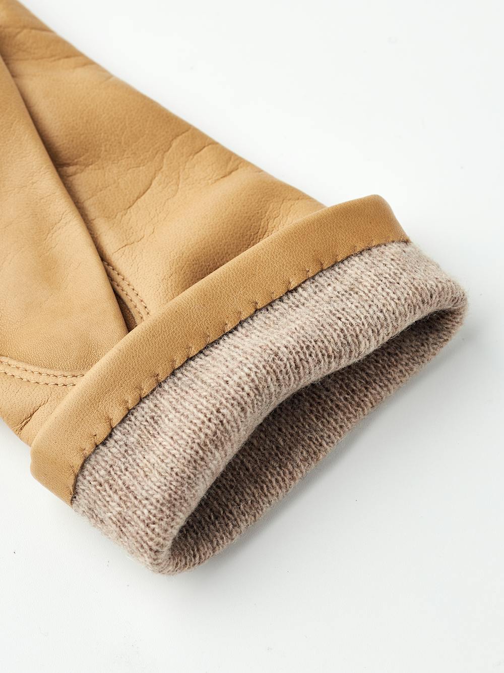 Mörkbeige maskinsydd skinnhandske i lammnappa
 (6 av 6)