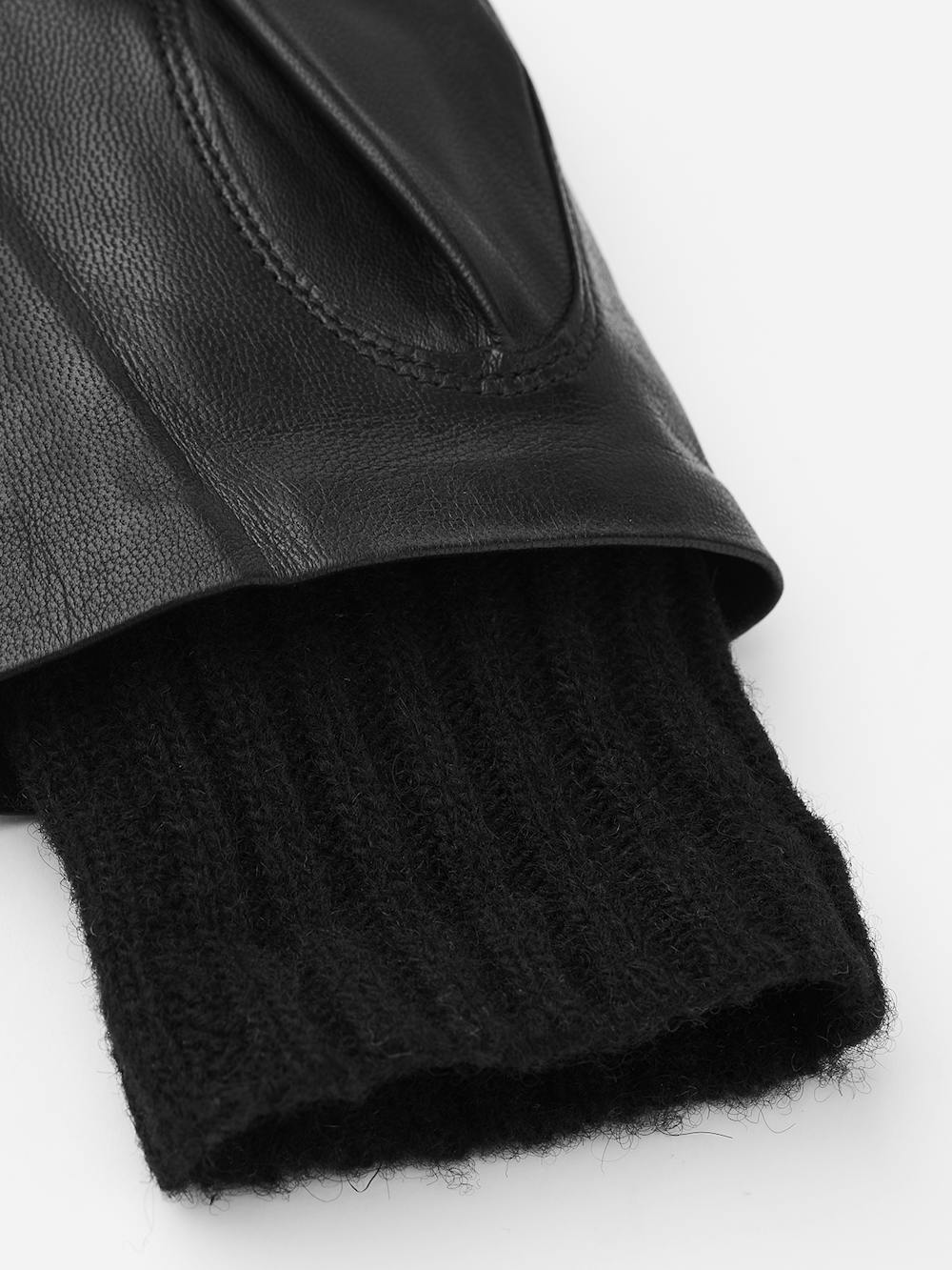Black machine-sewn hairsheep leather glove with knitted cuff
(3 of 3)