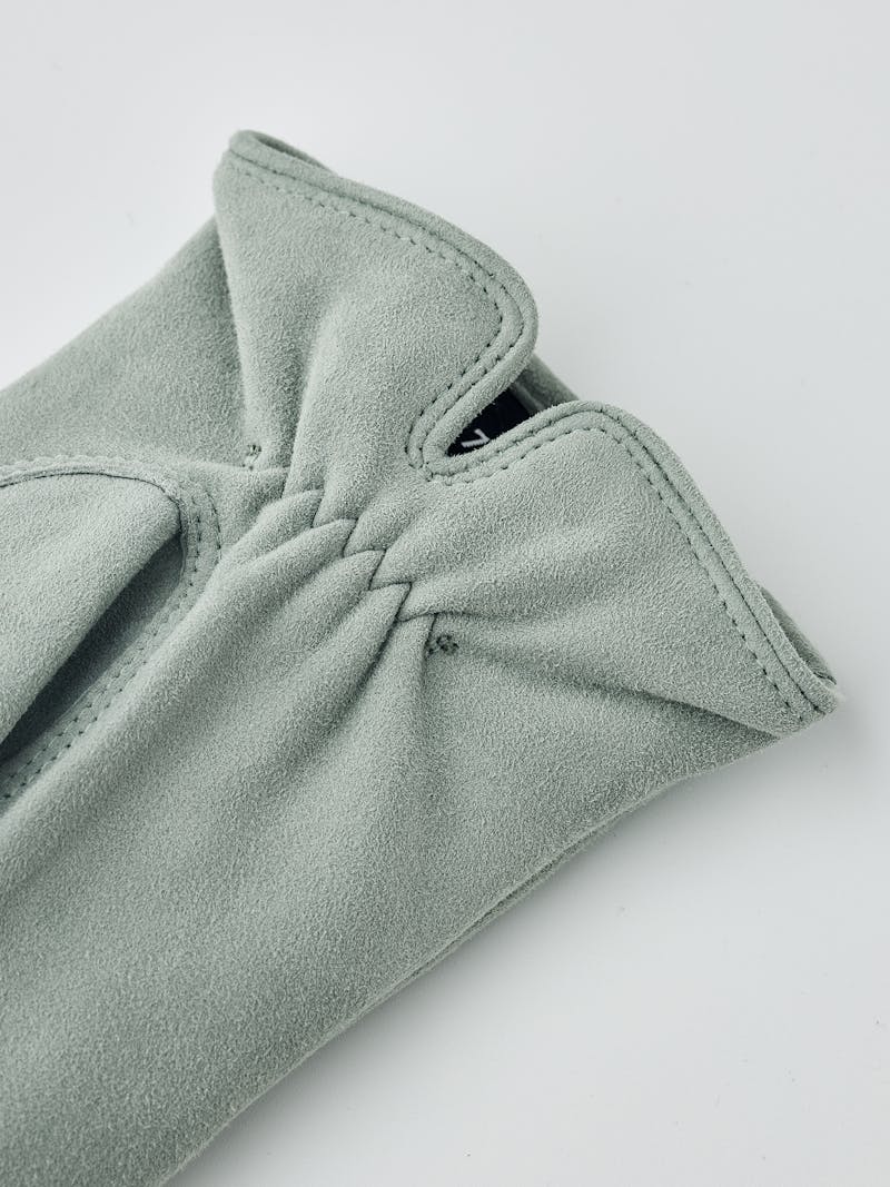 Silver-green machine-sewn suede glove
 (5 of 6)