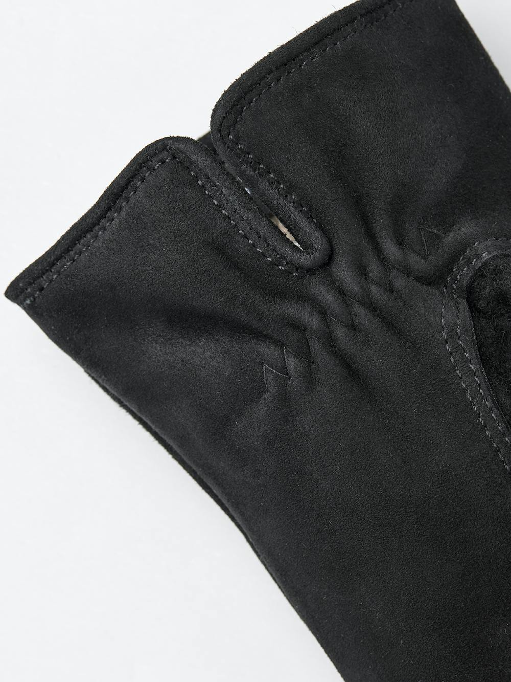 Black machine-sewn suede glove

 (3 of 5)
