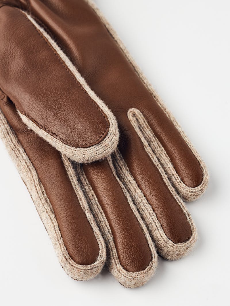 Brown machine-sewn hairsheep leather glove with light beige knitted cuff and sides
 (2 of 4)