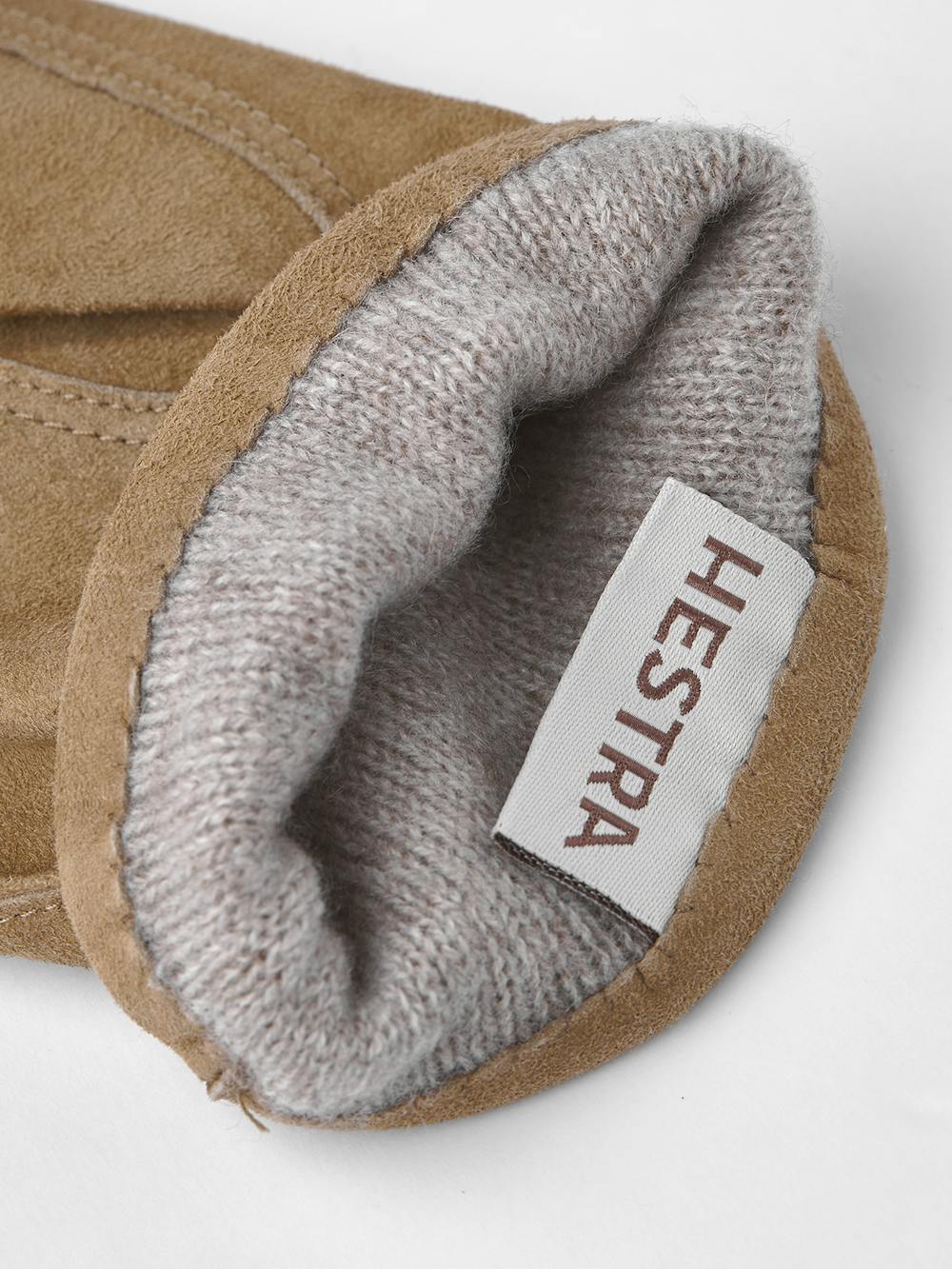 Dark beige machine-sewn suede glove
(3 of 3)