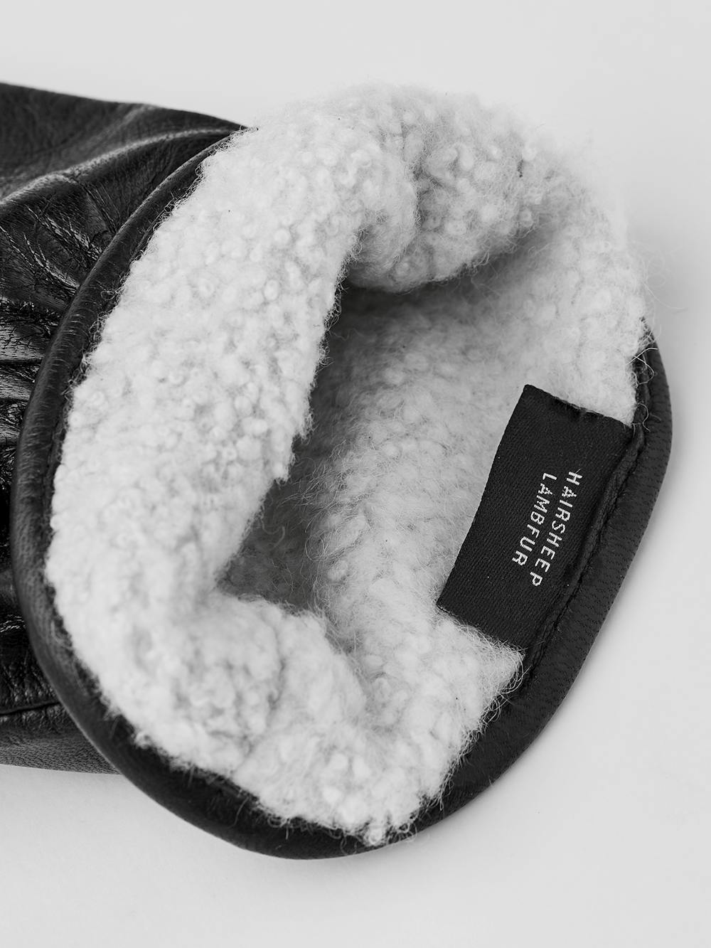 Black machine-sewn hairsheep leather mitten
(4 of 4)