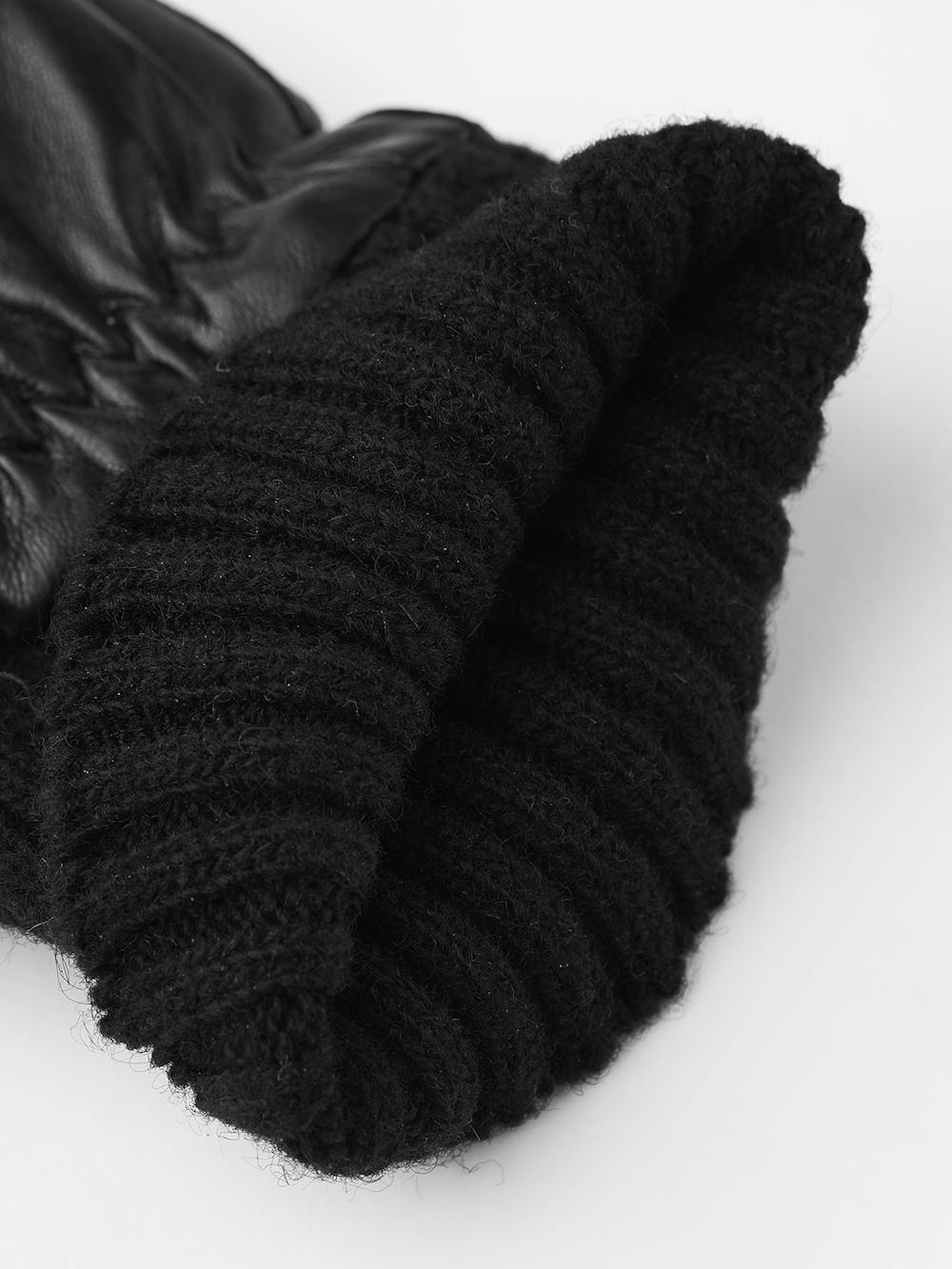 Svart maskinsydd tumhandske i lammnappa med stickad mudd
 (3 av 3)