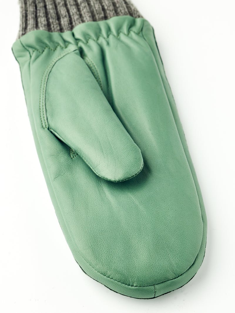 Silver-green machine-sewn hairsheep leather mitten with knitted cuff
 (3 of 3)
