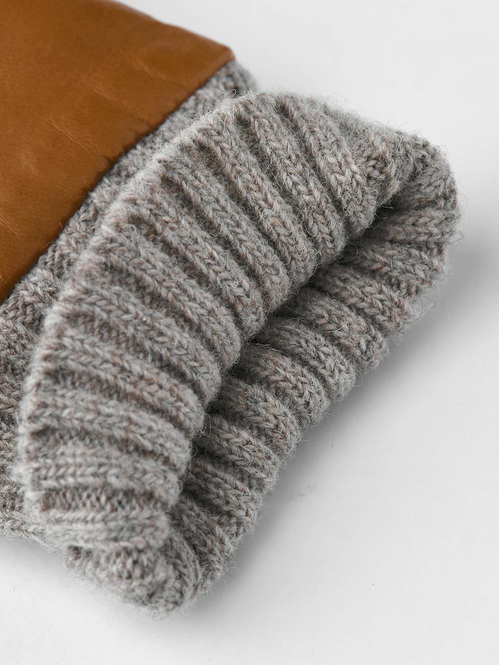 Light brownish-yellow machine-sewn hairsheep leather mitten with beige knitted cuff
 (3 of 4)