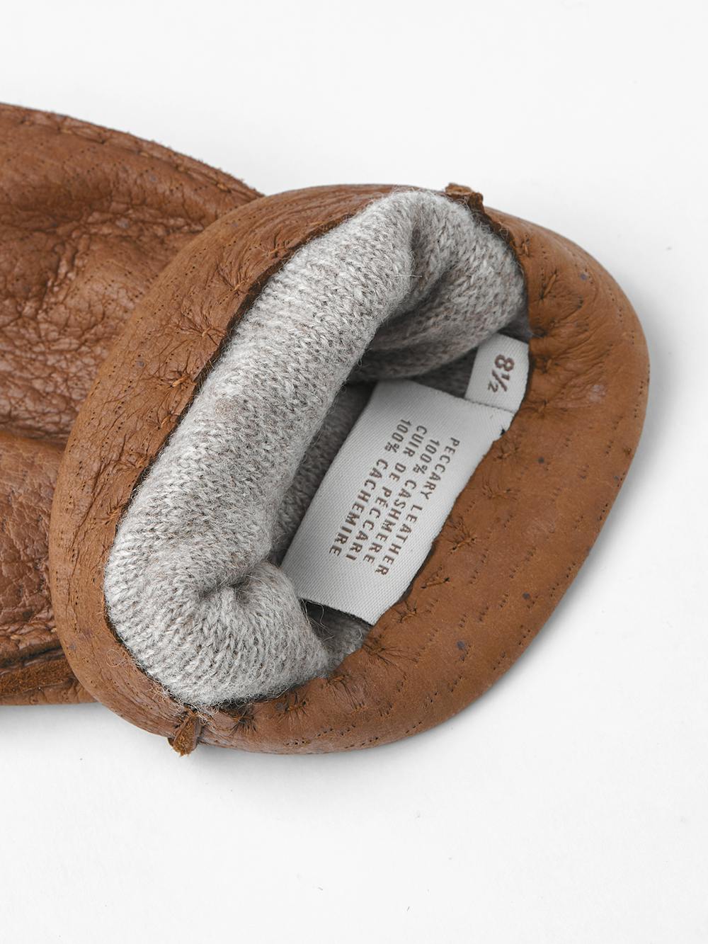 Ljusbrun handsydd skinnhandske i peccary
 (4 av 5)