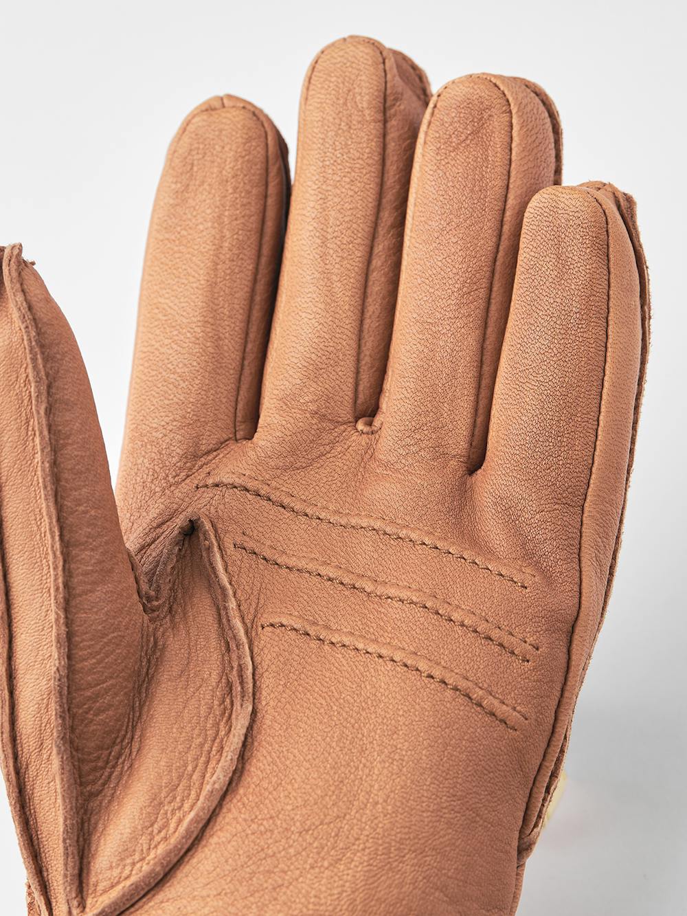 Light brown machine-sewn deerskin glove with knitted cuff
(3 of 3)